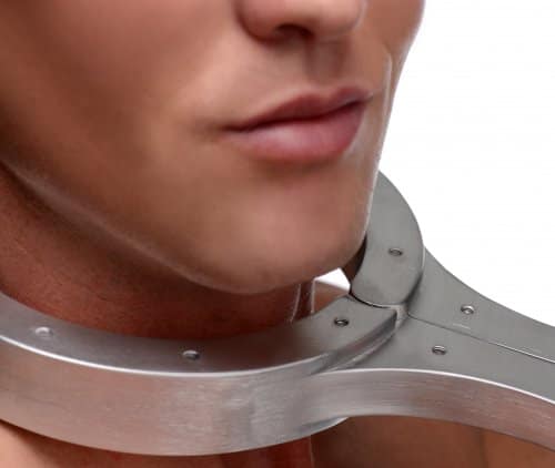 Metal Bondage Fiddle Close Up Front