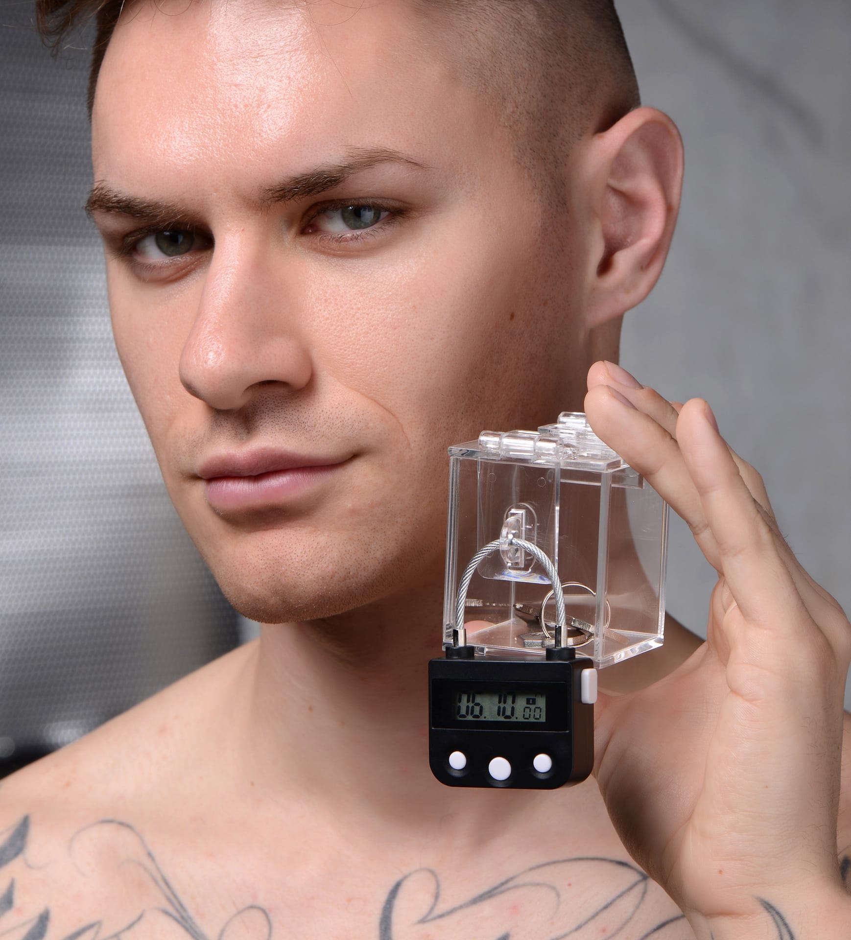 The Key Holder Deluxe Clear Case with Lock The BDSM Toy Shop