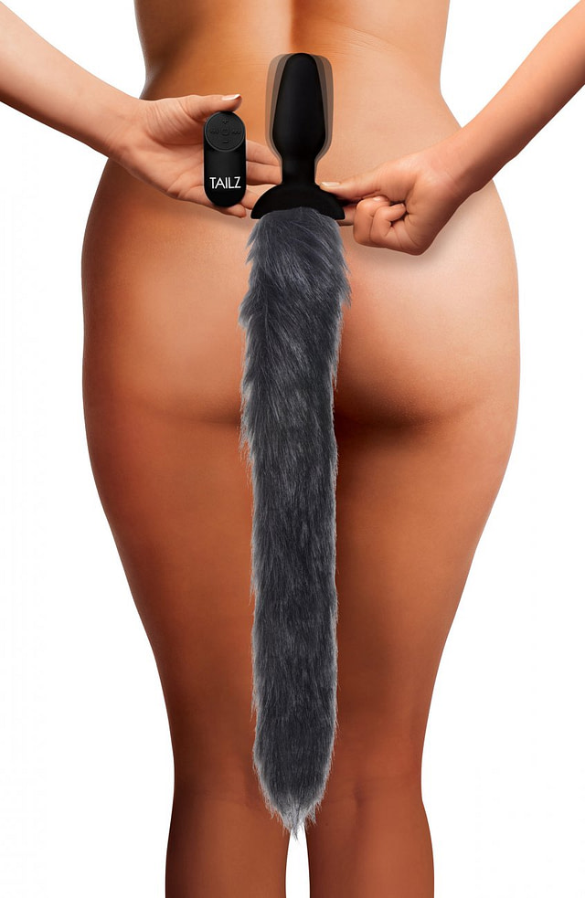 Vibrating Fox Tail Anal Plug With Model